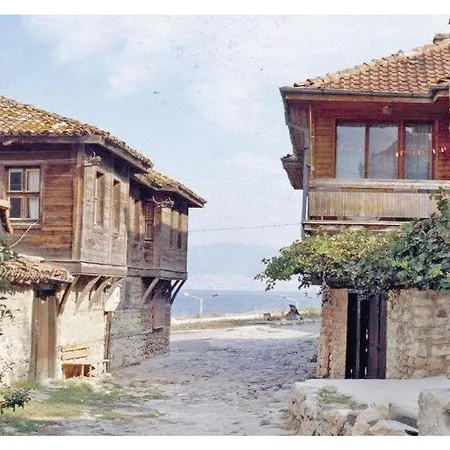 Сasa de vacaciones Four-bedroom Holiday In *